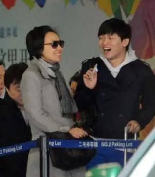 但是俩人这段感情十分低调, 被拍到一起出行,但闫妮和王玮都没有回应.