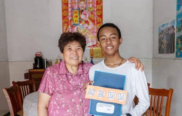 纪实黑人小孩被弃中国浙江奶奶收养11年弃儿我是中国人