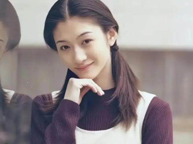 "冻龄"美女李小冉,再次为内衣代言,尽显火辣身材_魅力_广告_女性