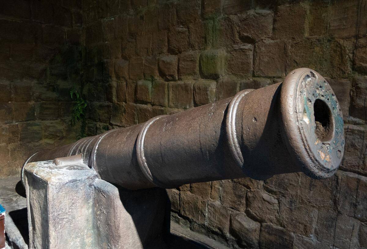 明朝的三眼铳独步天下是最早的机枪其实它只是个锤子