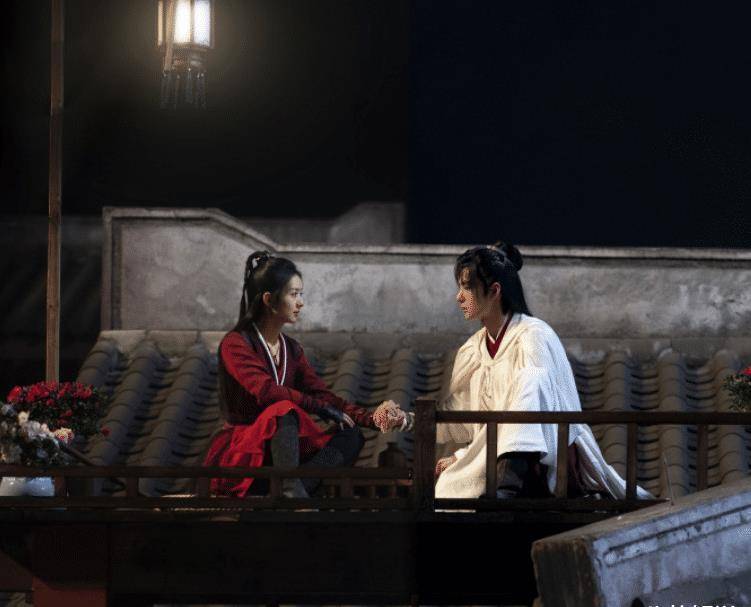 还记得在这部作品刚开始播出的时候,很多观众都吐槽赵丽颖跟王一博没