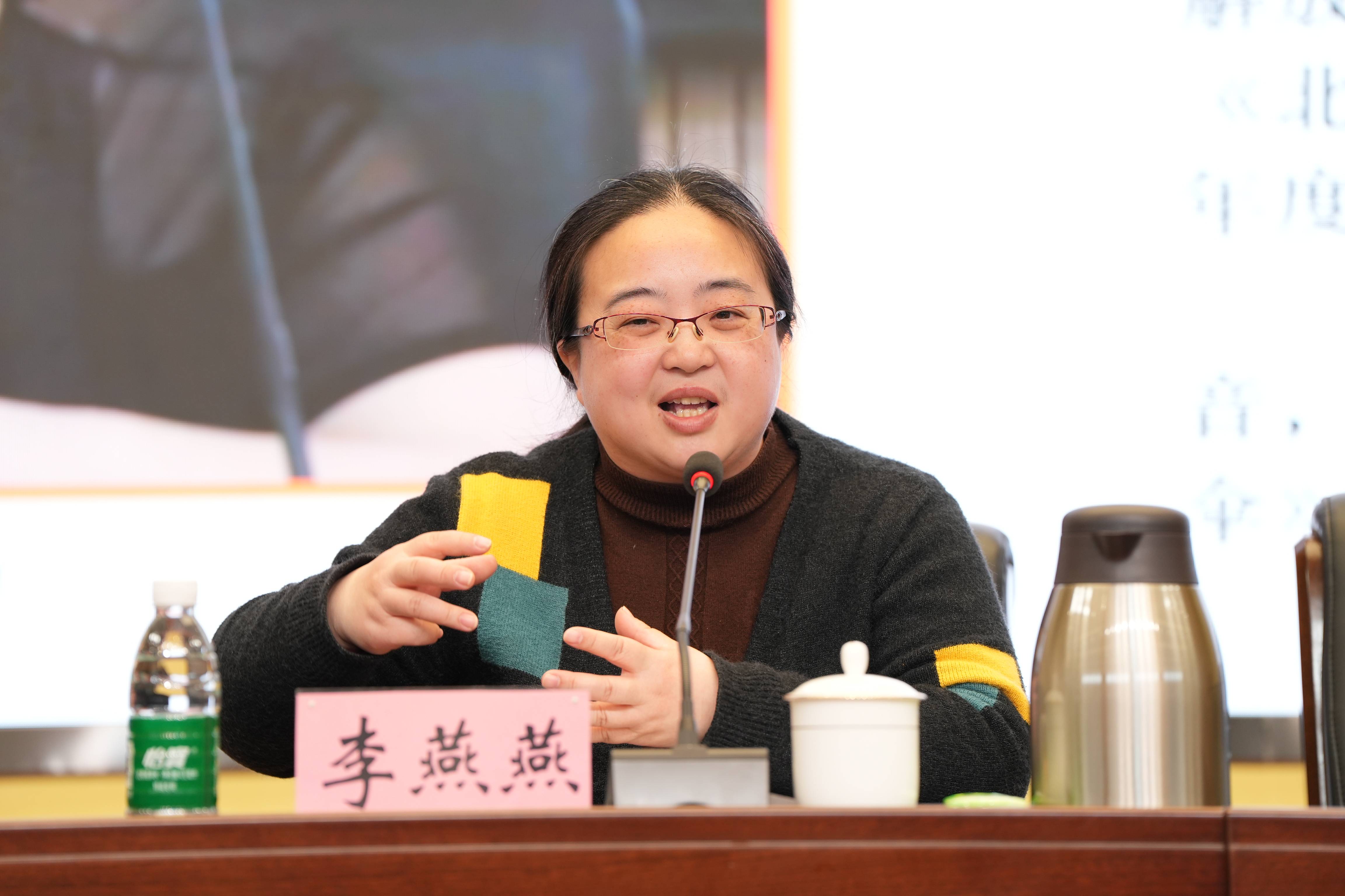 "茅盾文学新人奖"获得者李燕燕走进荣昌为学校师生分享"文学的成长"