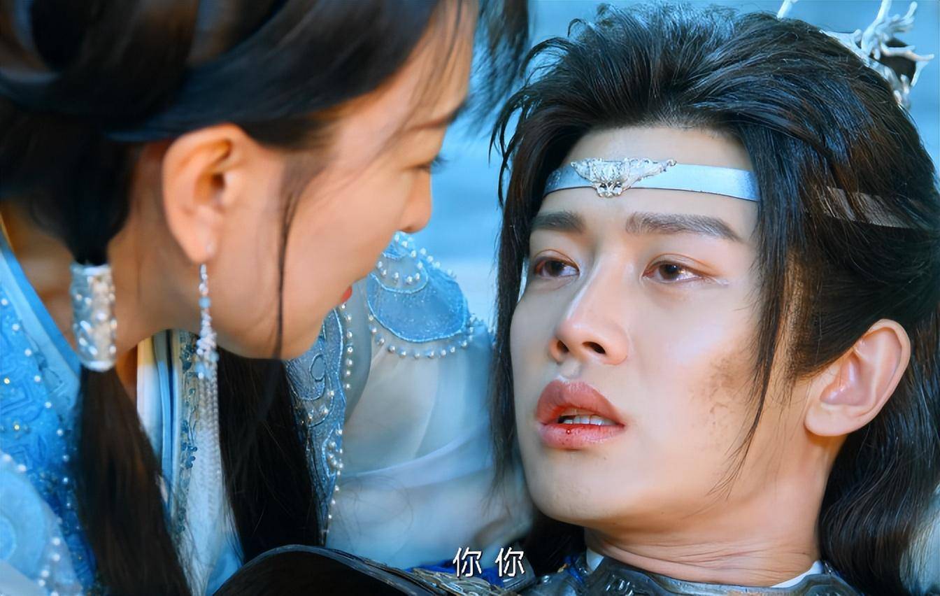 伍赓不解母亲为何要亲手杀了自己,心月狐只让伍赓不要害怕,自焚在众人