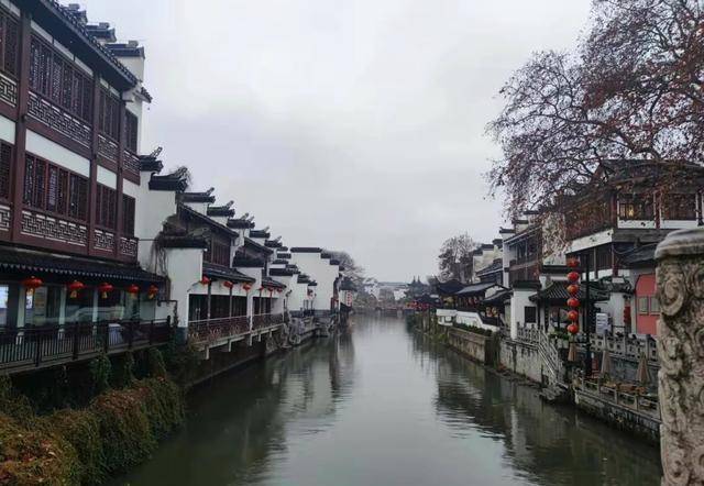 原创东北人第一次来南京在当地吃顿便饭菜上桌这菜量你绝对想不到