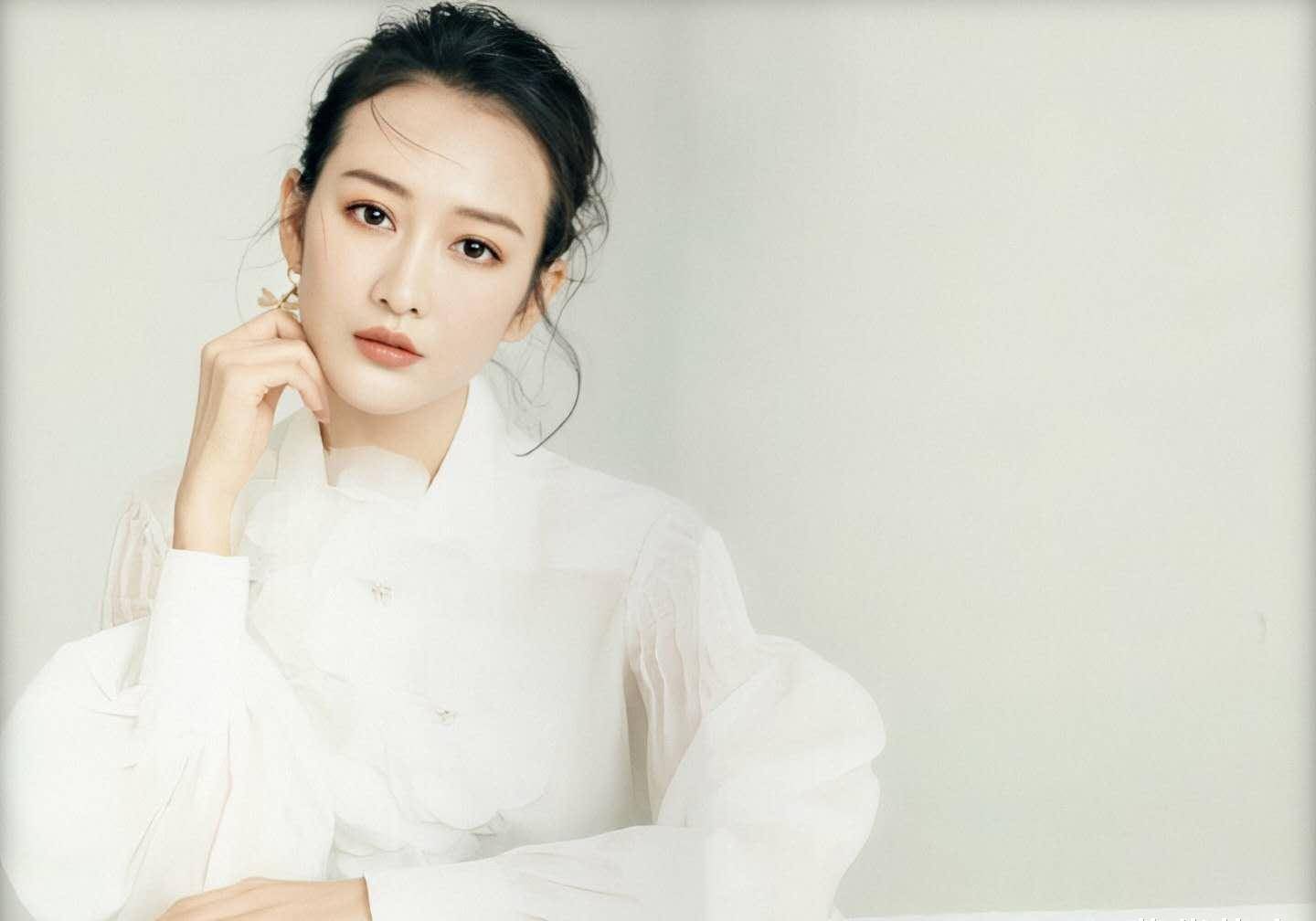 37岁王鸥穿搭真高级完美倒三角身材实力撩人网友这穿搭模仿不来