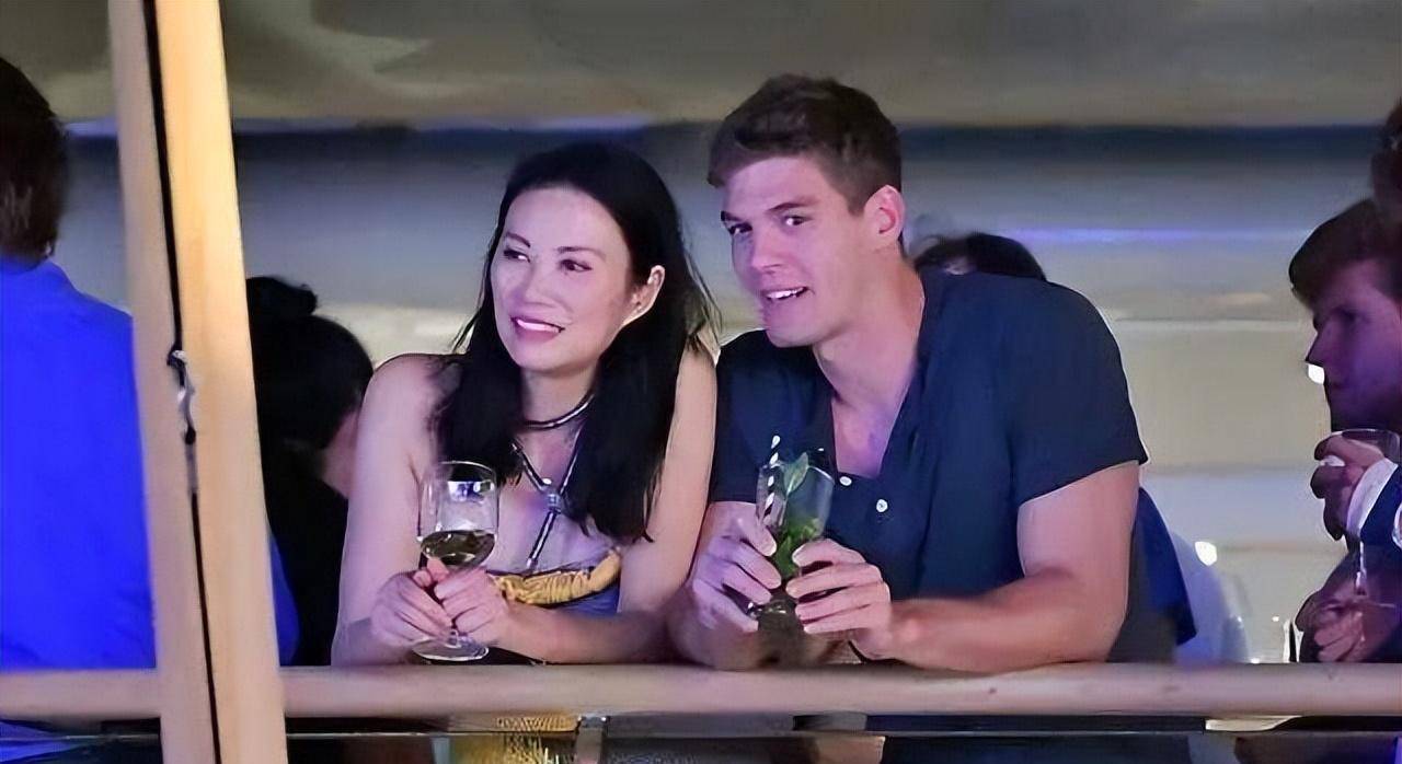 邓文迪天生一张中西合璧的脸吸引了多少小鲜肉围着她转