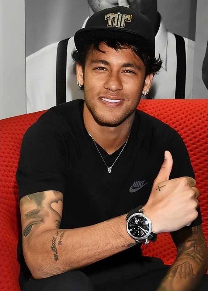 内马尔近照再次曝光:"肉马尔造型"依旧,说漂亮都是骗人的