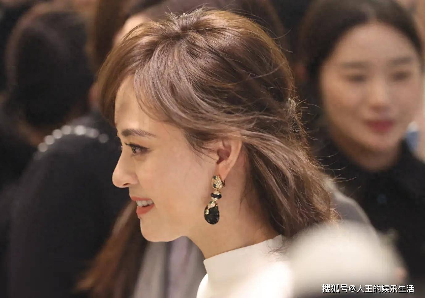 原创孙俪活动生图续了长发气质大变网友辣评终于告别微商发型