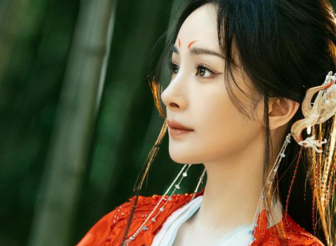 另一部备受期待的作品是杨幂,龚俊主演的《狐妖小红娘·月红篇》,该剧