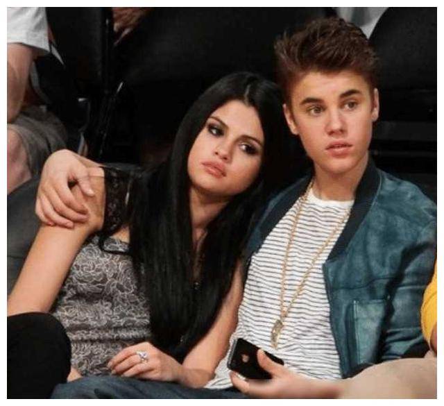 北美再现:赛琳娜点评贾斯汀比伯视频,网友同情海.