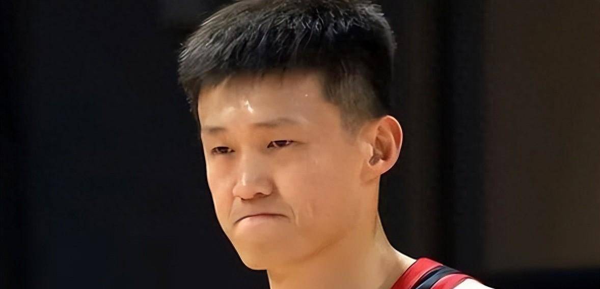 深圳男篮虽取得胜利,仅得1分并出现3次失误,遭旧主冷遇似有缘由_周鹏