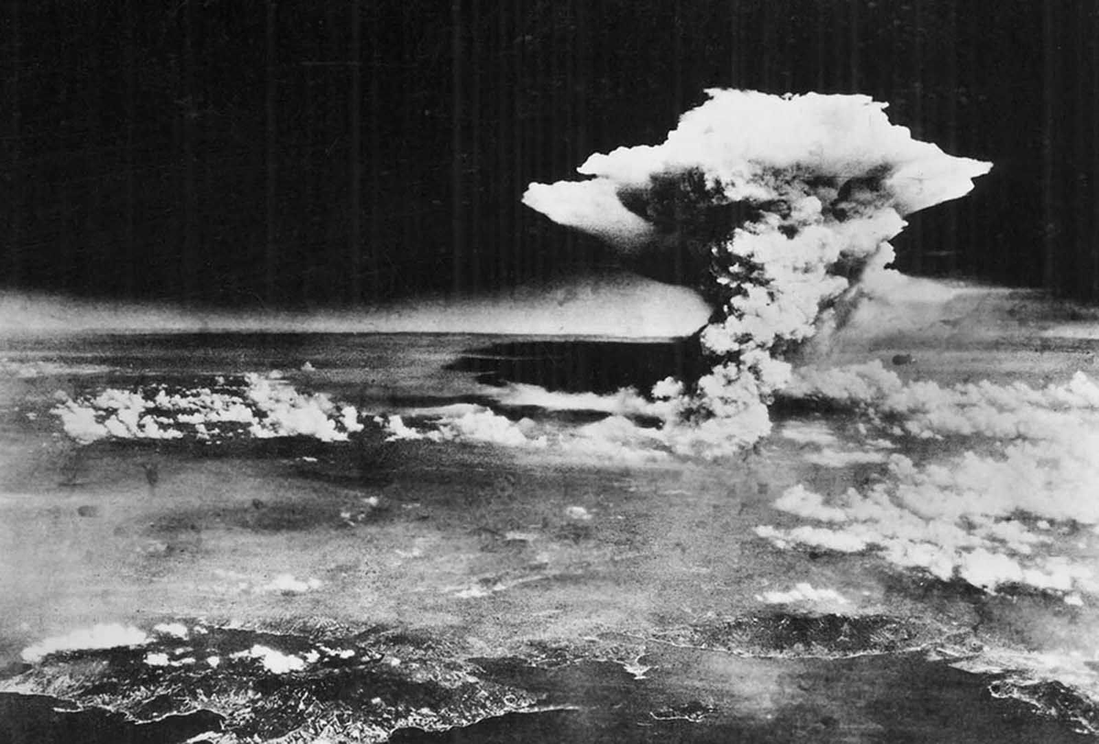 1945年日本原子弹爆炸前后对比照,你绝对没有见过的照片