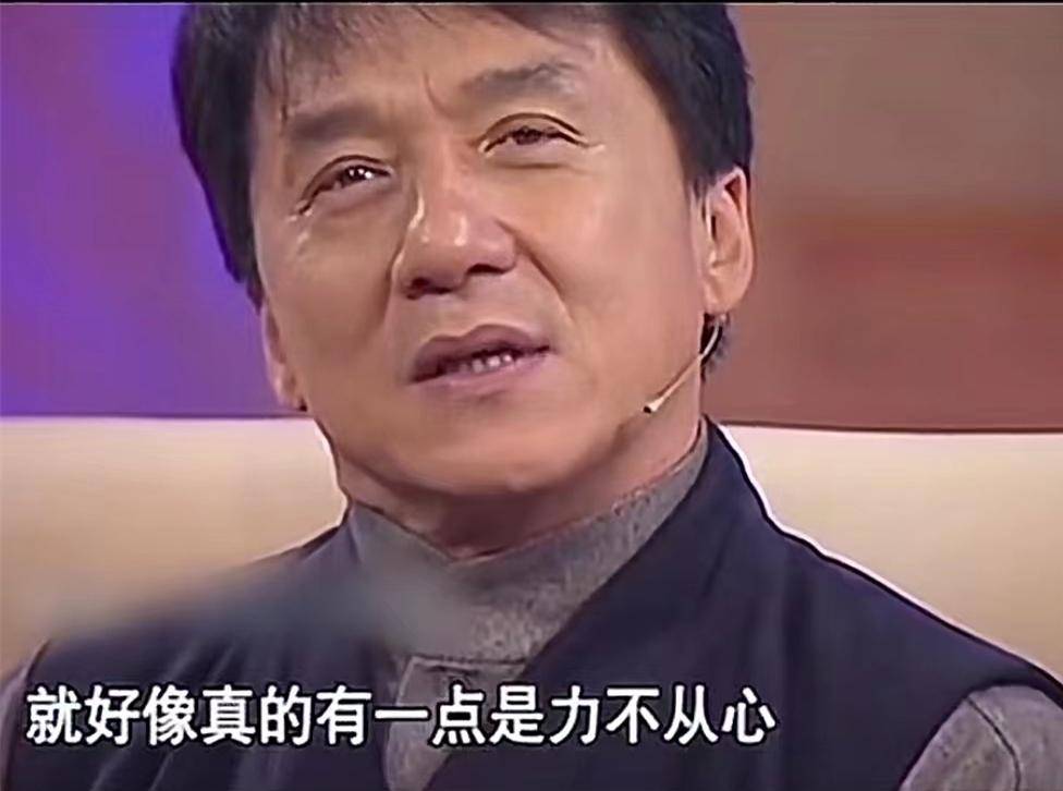 70岁成龙近照曝光,参加活动头发花白尽显老态,网友评论令人泪目