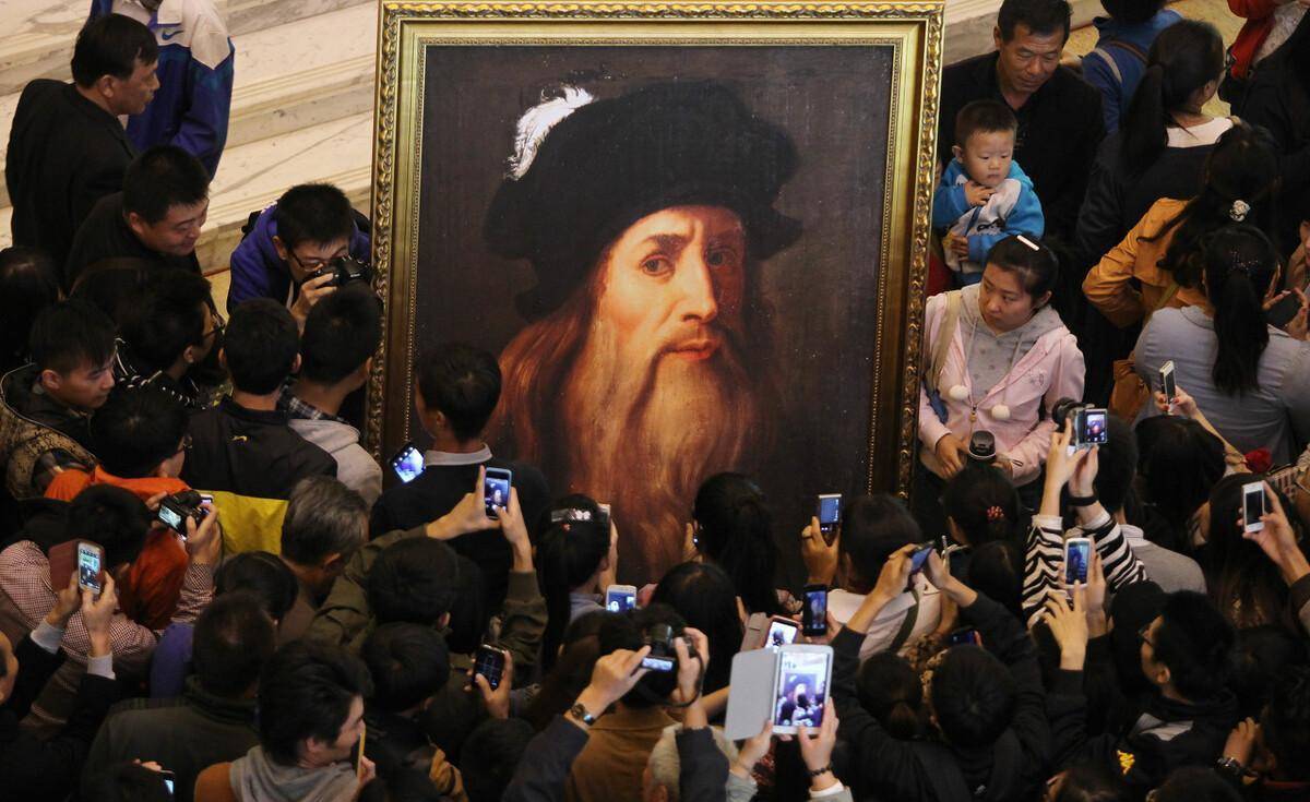 蒙娜丽莎微笑迷人,若将画倒过来看,还发现背景中藏有4种动物_达芬奇