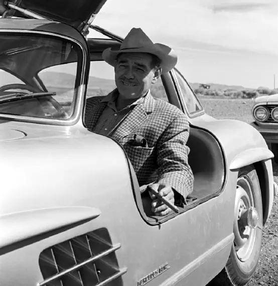 克拉克·盖博和他的奔驰300sl△ 奔驰300sl车主:演员克拉克·盖博