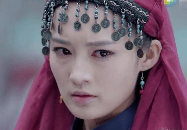 原创观众又带放大镜追剧了有翡中的老鼠都穿金戴银就是不差钱