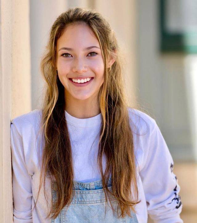 原创美国16岁姑娘放弃美国国籍加入中国国籍为我国立下大功