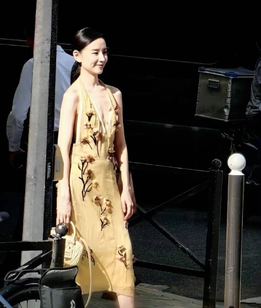 原创童瑶的小肚子赘肉颖儿的法令纹治好了我的身材和颜值焦虑