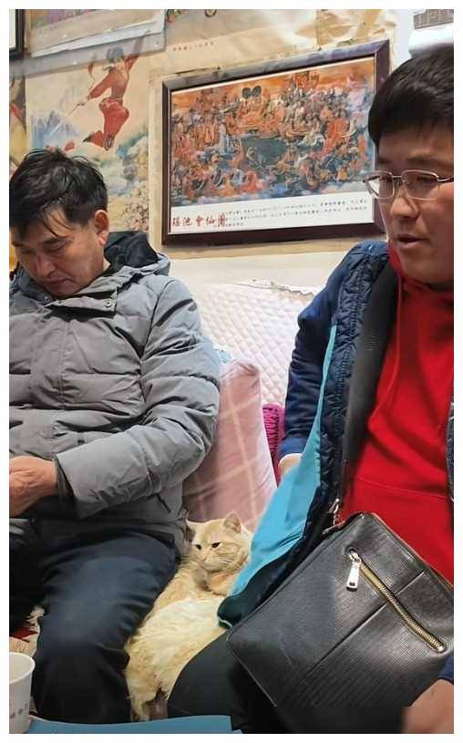 网红江涛带徒弟拜访大衣哥,大衣嫂豪情款待,笑料连连._生活_喜剧_龙虾