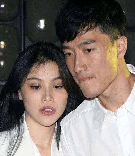 原创葛天被传恋情后近一年无消息今晒大量日常显清瘦竹竿长腿吸睛