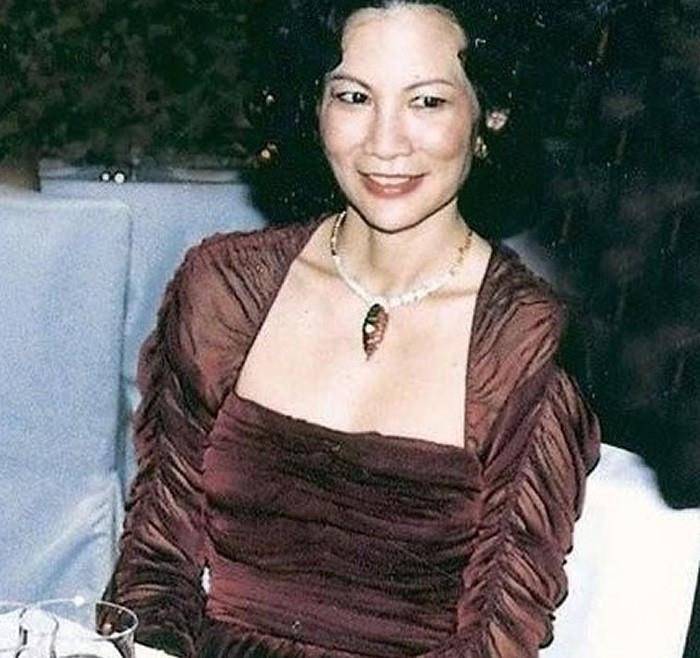 原创罗宝瑜父亲身家百亿哥哥拒绝继承她无奈接手内心却不愿意