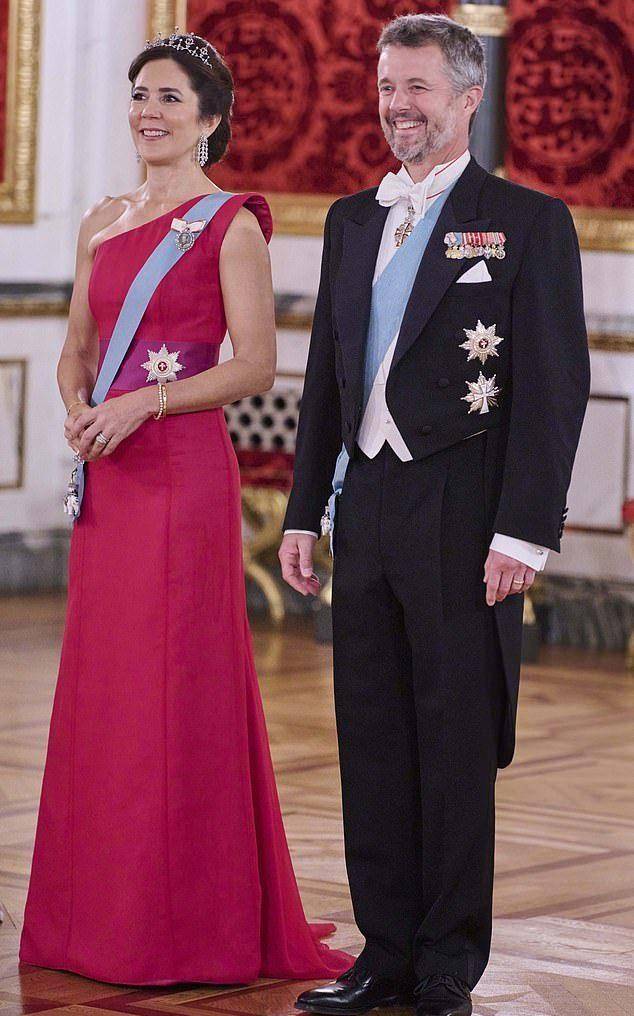 原创丹麦王室争斗激烈10岁公主被夺头衔后遭欺负王储妃排挤小叔子一家