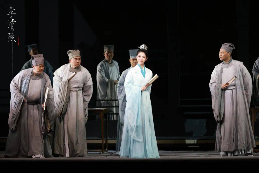 李清照,号易安居士,宋代女词人,婉约派代表,有"千古第一才女"之称.