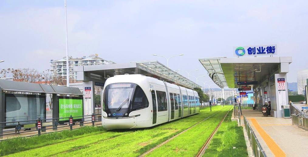 原创成都花费70亿建造有轨电车运行速度没公交车快网友浪费资源