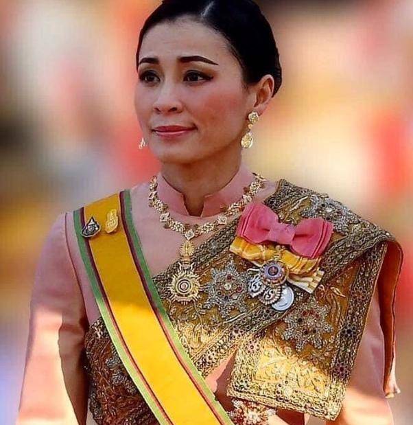 原创泰皇贵妃将被封皇后泰王妹阻止传被打断腿双腿骨折照被公开