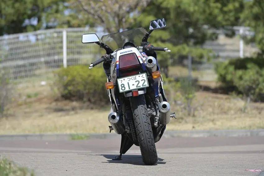 试驾测评绝版的本田二冲程三缸ns400r摩托车_搜狐汽车_搜狐网