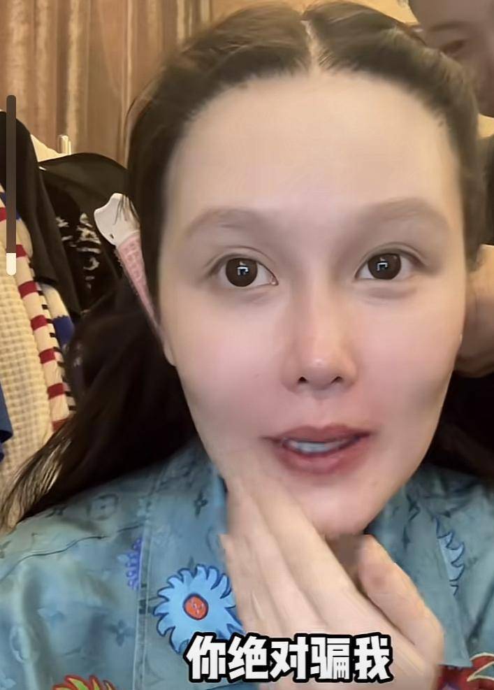 赵本山女儿球球产后复出穿5万奢侈品运动鞋2个月儿子像姥爷