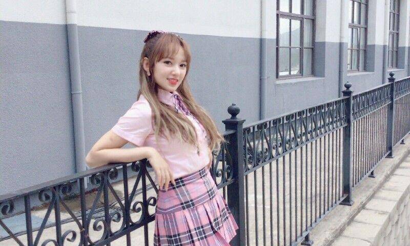 之名》,出道不久即坐拥大量资源,众网友表示艳羡_张艺兴_舞台_类节目