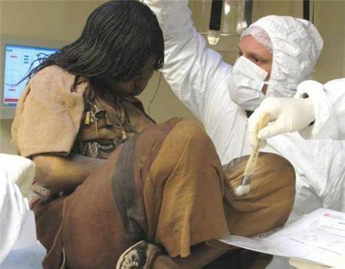 原创雪山挖出一具不腐女尸已安详沉睡了600年尸检让人后背发凉