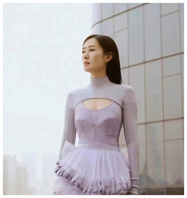 刘敏涛与13岁女儿联手拍摄大片爆发惊艳气场颜值全家竞艳