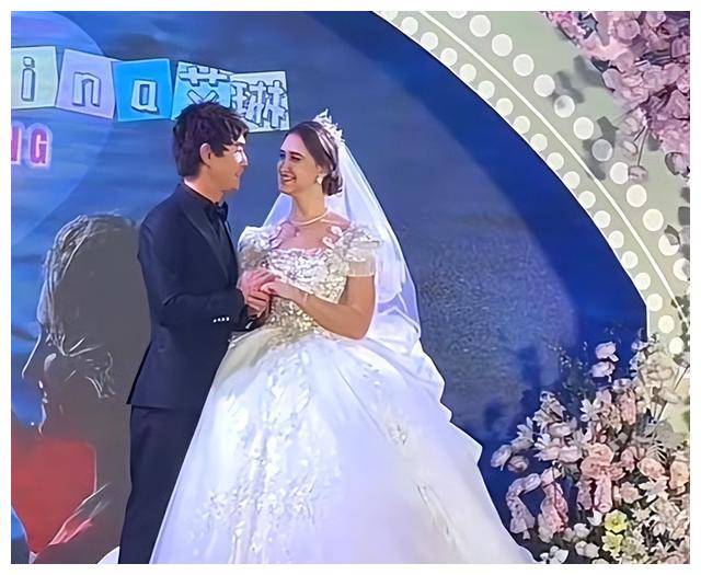 黄品源55岁婚礼揭开神秘面纱任贤齐助阵外国妻子引热议spl