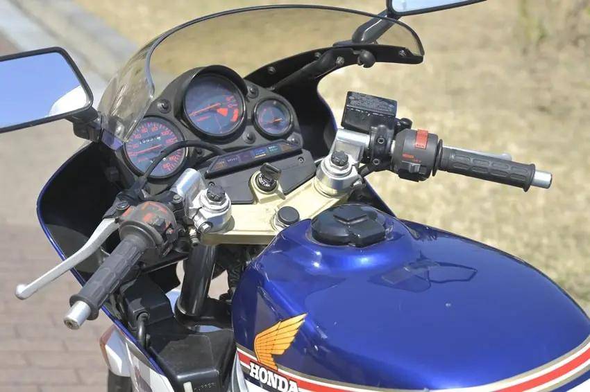 试驾测评绝版的本田二冲程三缸ns400r摩托车_搜狐汽车_搜狐网