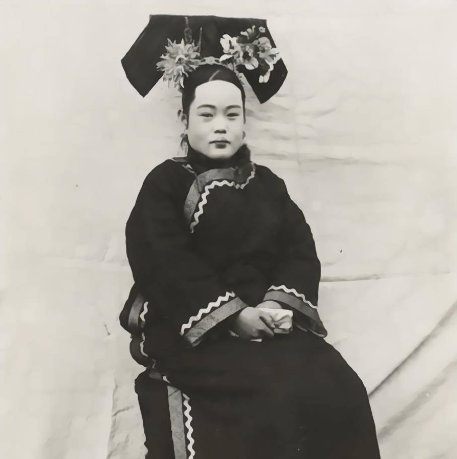 晚清旗人女子到底有多美珠圆玉润旺夫相眉清目秀身窈窕