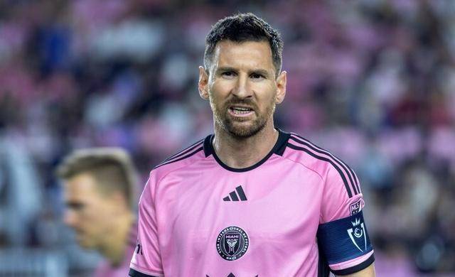 梅西状态神秘提前换下引发关注预防措施还是受伤