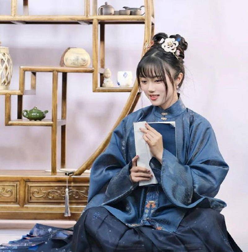 一般来说,古代女子是不能为官的,唐朝有这例外是因为她们出现了第一位