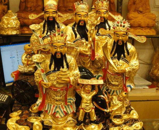 "招财使者陈九公","利市仙官姚少司"四位神仙,跟赵公明统称为五路财神