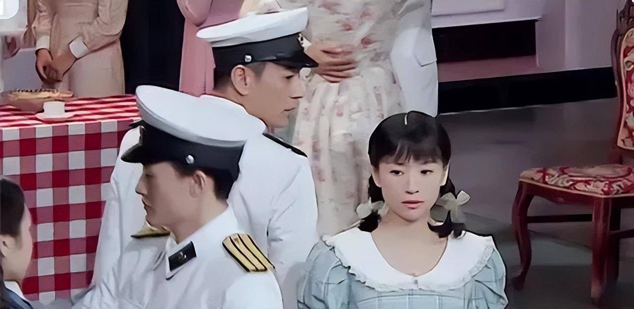 在新版《父母爱情》中,董洁饰演安杰,江德福的扮演者是李光洁.