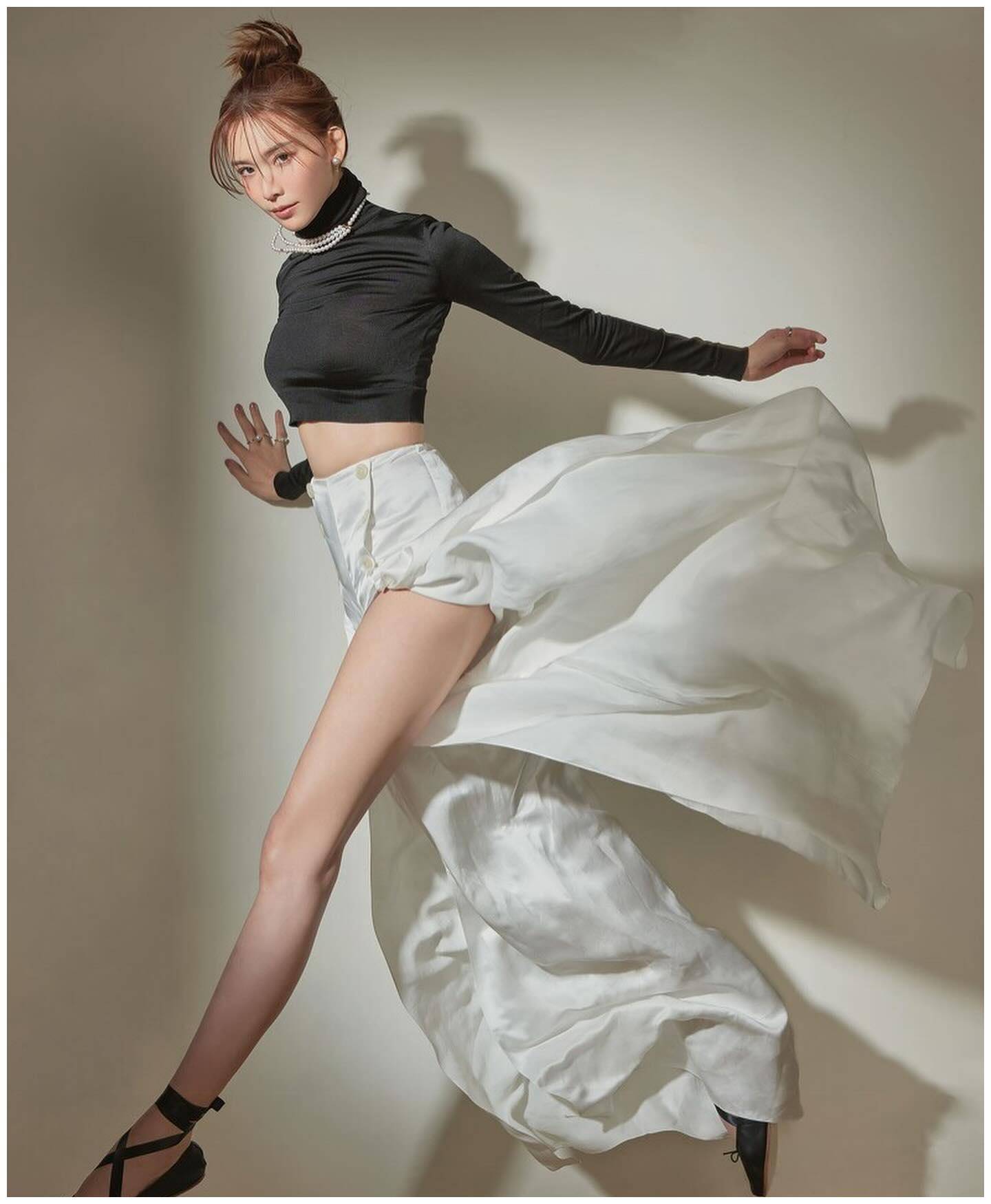 49岁林志玲罕见晒长腿打扮太过日系被吐槽姐姐美貌依旧