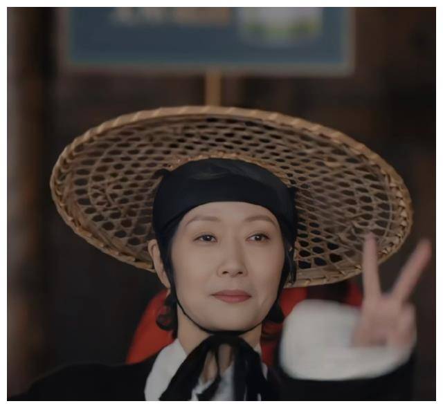 61岁崭露头角,叶童演技超群,银发不是障碍!