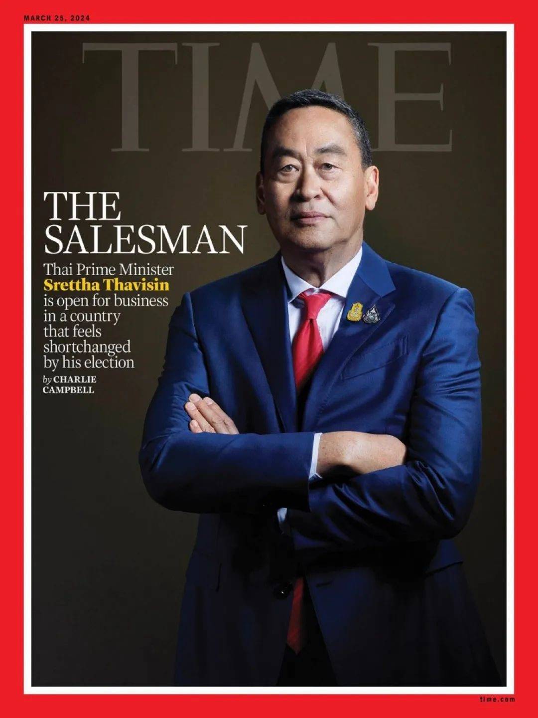 泰国重新开放商业,"赛塔在泰国政府大楼房间里接受《时代》周刊的查理