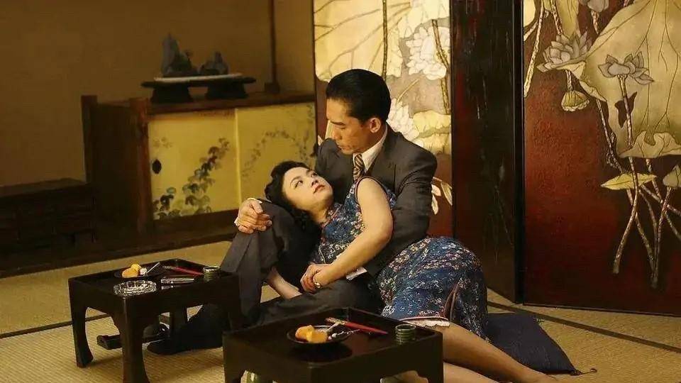 梁朝伟拍戏太认真,没用替身差点"假戏真做",导演最后直接清场_汤唯