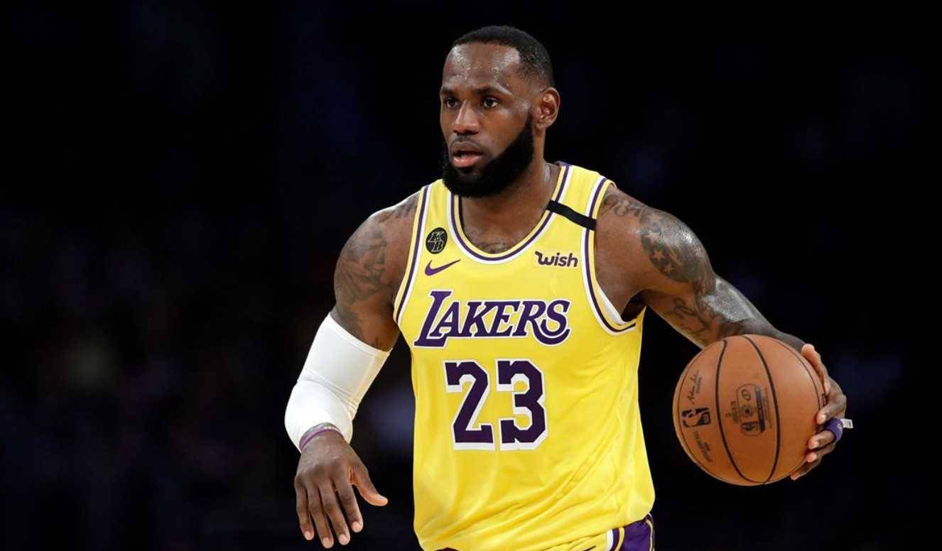 原创本季常规赛即将落幕库里投篮1162次已得1590分詹姆