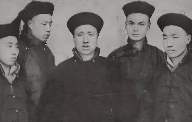 原创晚清大内侍卫长啥样个个虎背熊腰手持利刃面露凶光