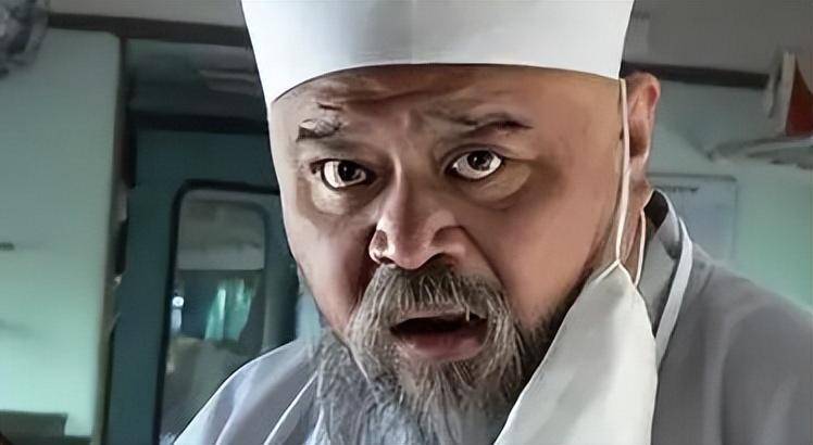 演员李琦不顾医生劝阻每天2包烟顿顿8两白酒今身体状况堪忧