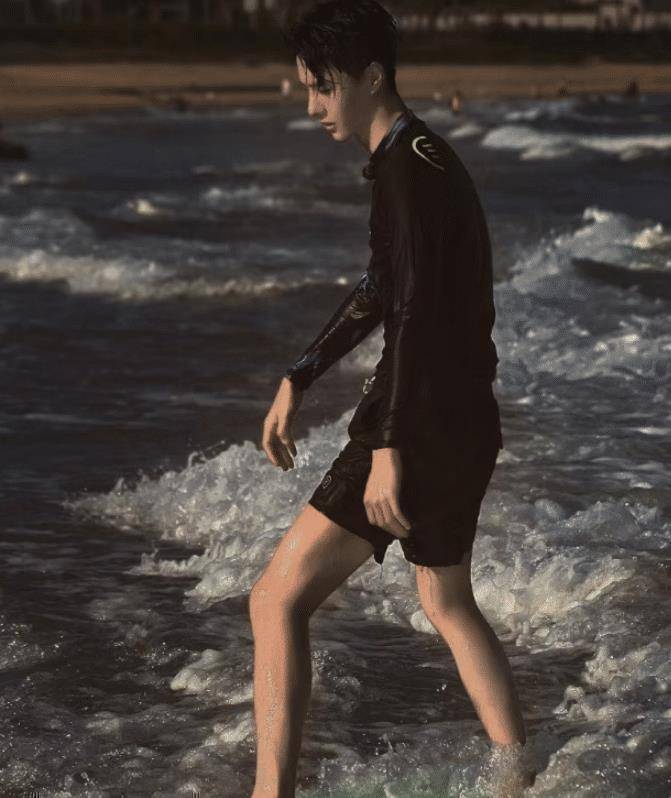 夏日王一博韩东君自爆体重两人差距30斤我没听错吧