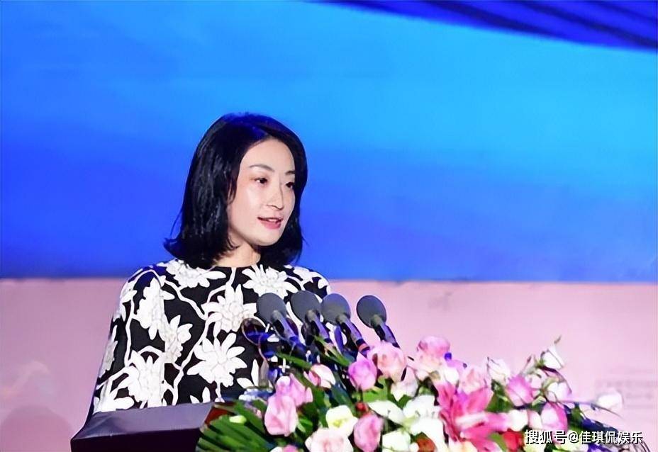 原创章泽天逗宗馥莉进你公司工资咋样宗馥莉逗趣回应笑翻众人